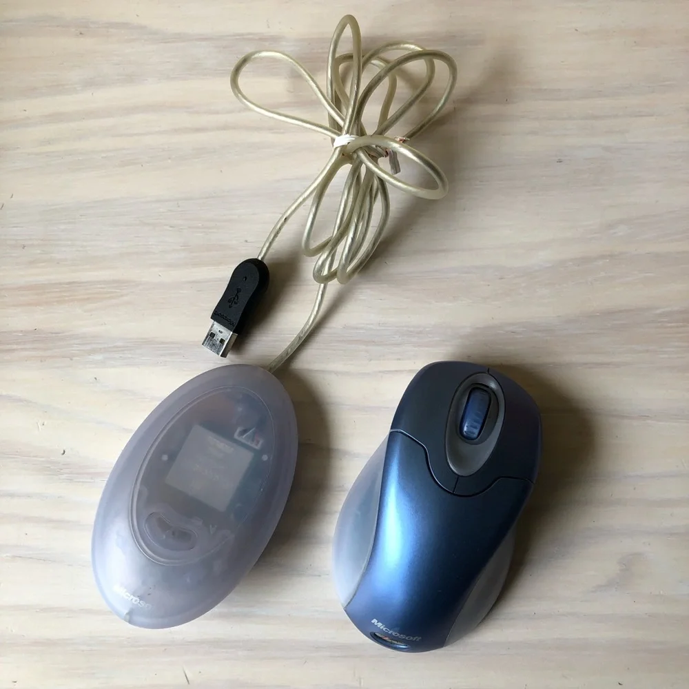 Microsoft Wireless Optical Mouse & USB 2.0 Receiver Cable